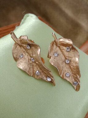 Ruffled Leaf Clip-ons